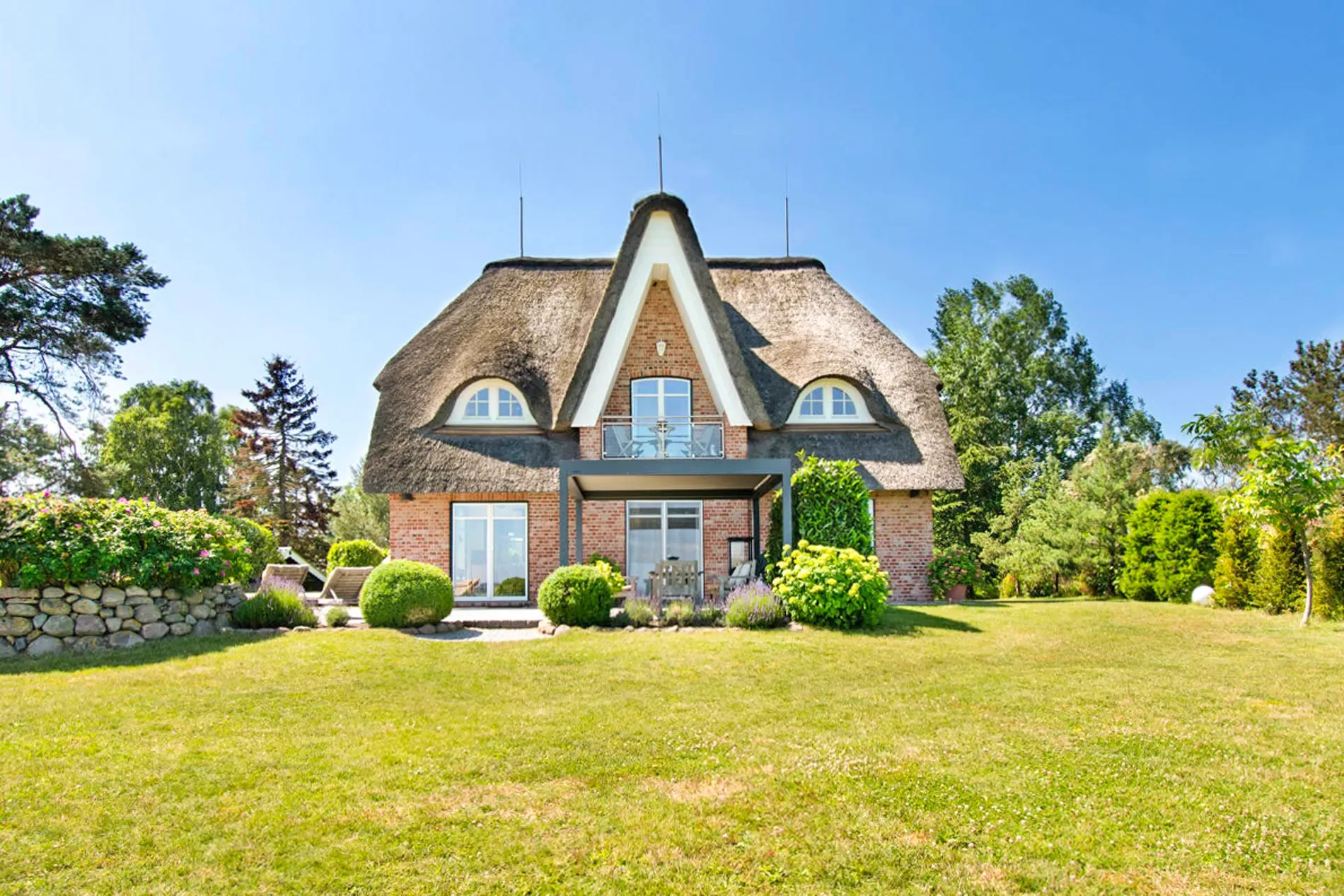 Exterior photo 8