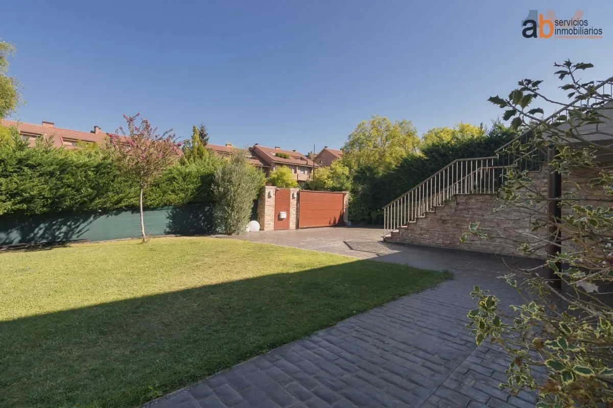 Exterior photo 10
