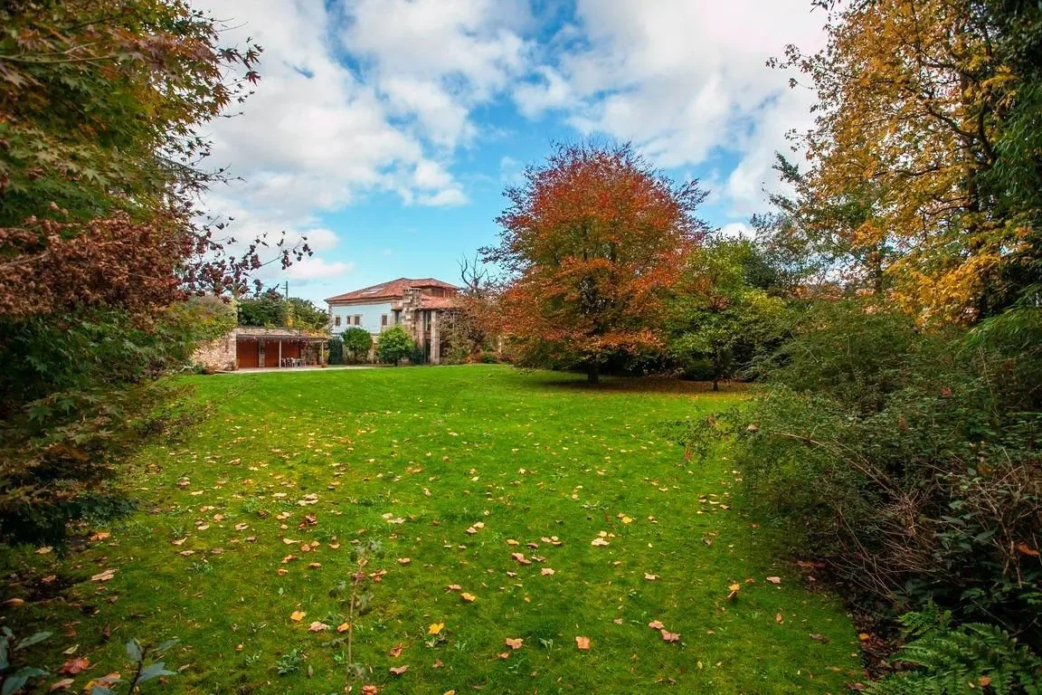Exterior photo 8