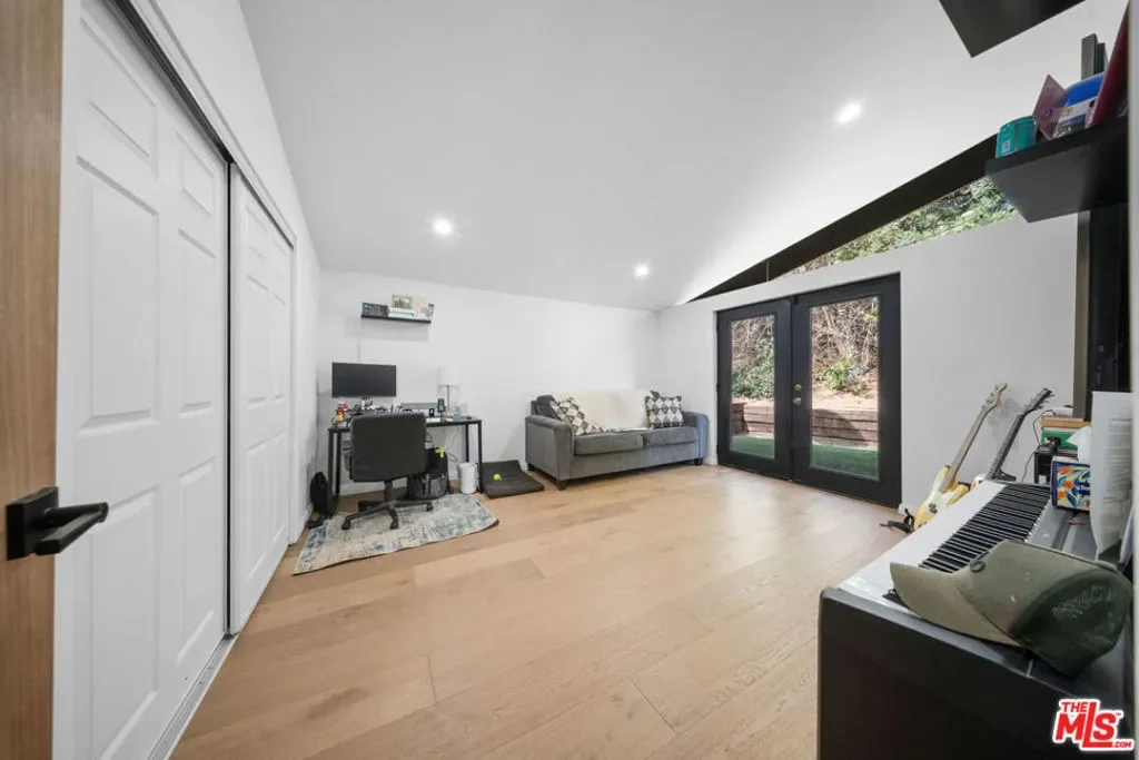 22261 Ybarra Road, Los Angeles, California, United States. - Photo 8