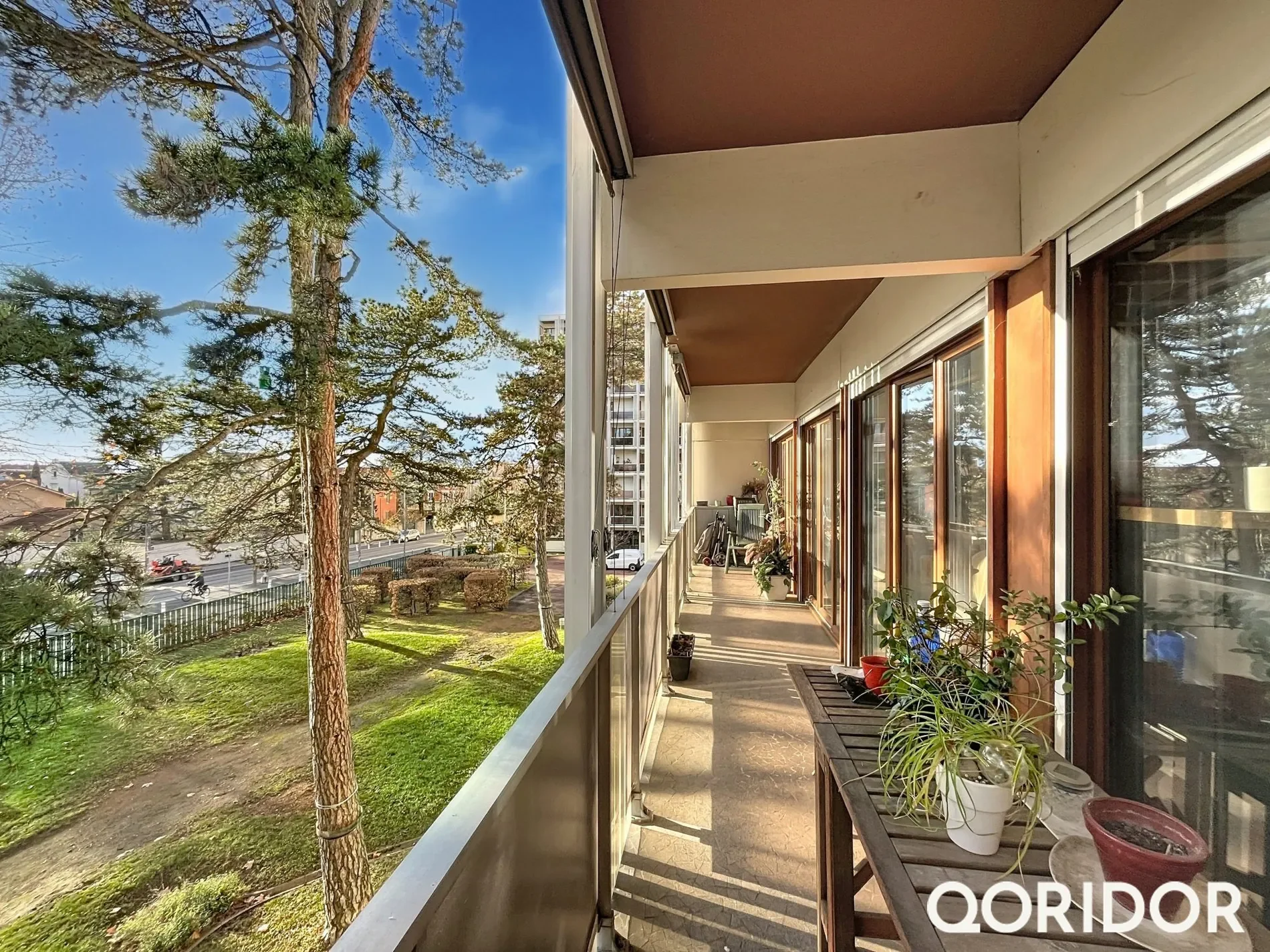 Exterior photo 2