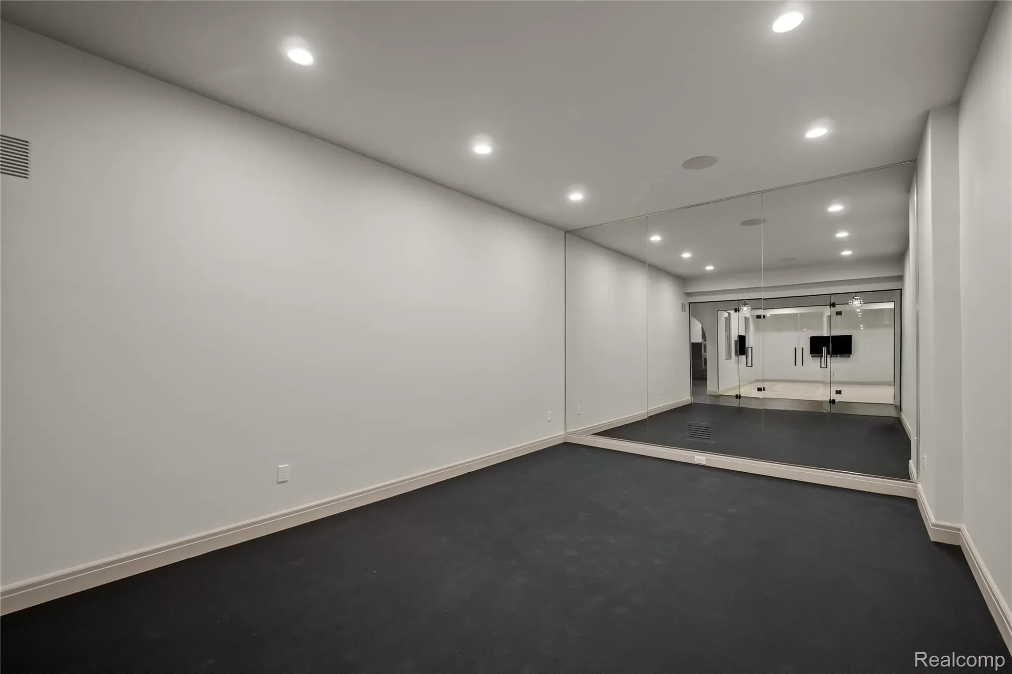 559 Barrington Park Drive, Bloomfield Hills, MI 48304, Bloomfield Hills, Michigan, United States. - Hero Image