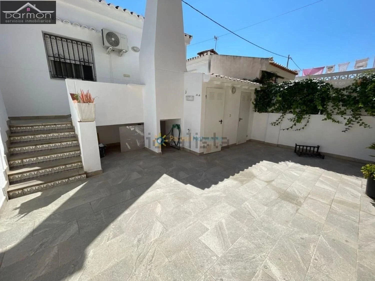 Exterior photo 5
