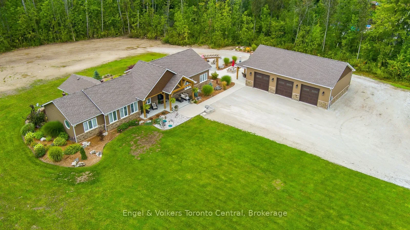 242 SOMERS Street, Owen Sound, Ontario, Canada. - Hero Image
