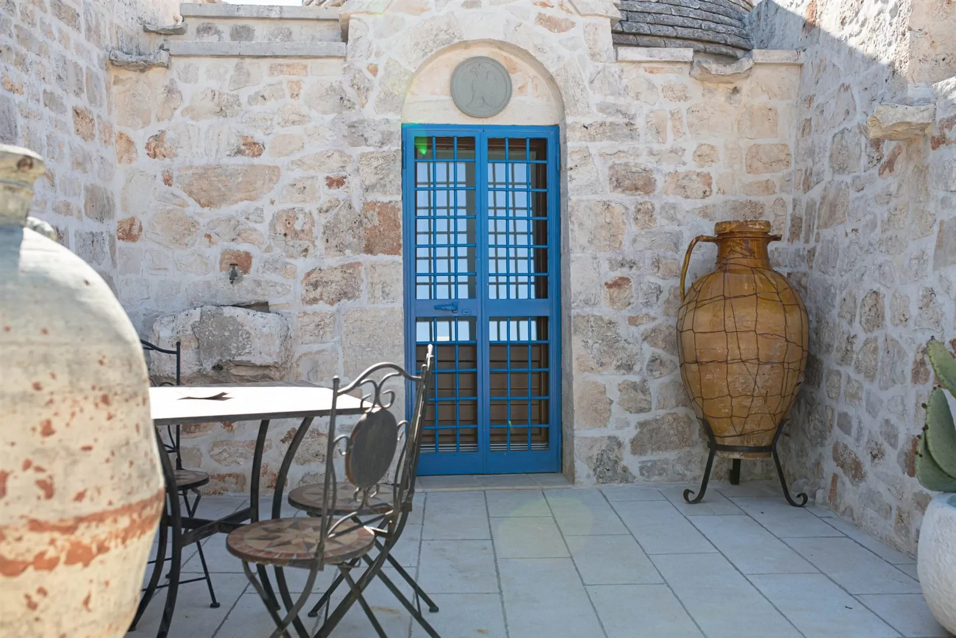 Exterior photo 8
