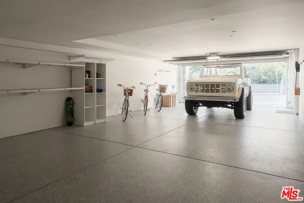 120 N Hart Avenue, Santa Monica, California, United States. - Photo 26