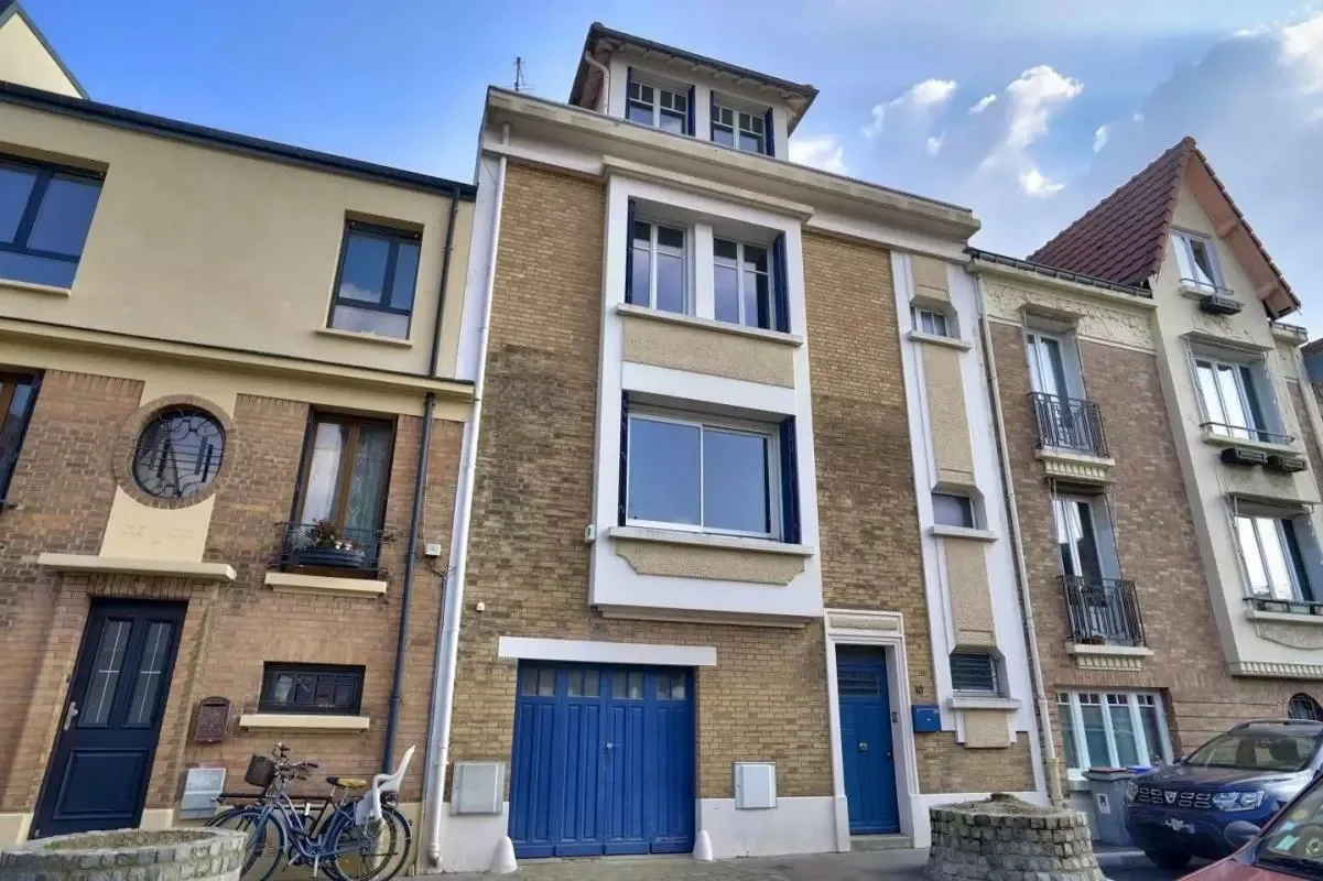 Asnières-sur-Seine, Île-de-France, France. - Photo 1