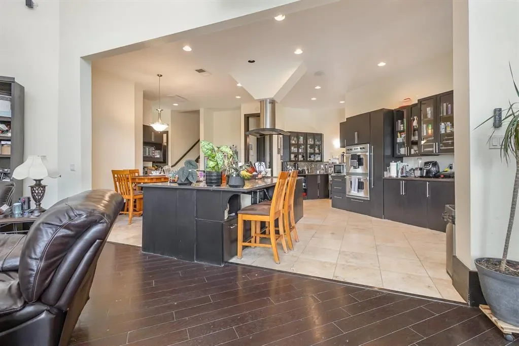 1031 Mallard Pointe Drive, Grand Prairie, Texas, United States. - Photo 9