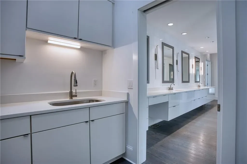 2883 W Roxboro Road NE, Atlanta, Georgia, United States. - Photo 22
