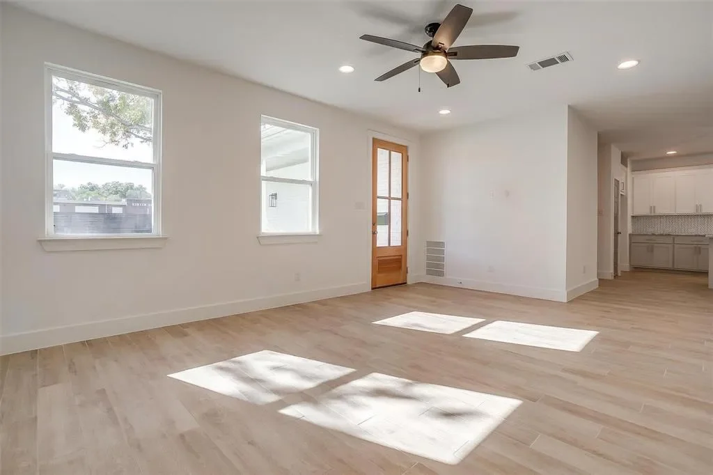 5618 Oaks Lane, Fort Worth, Texas, United States. - Photo 13