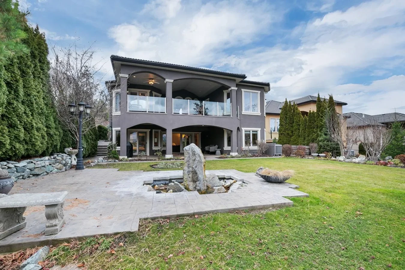 Exterior photo 6