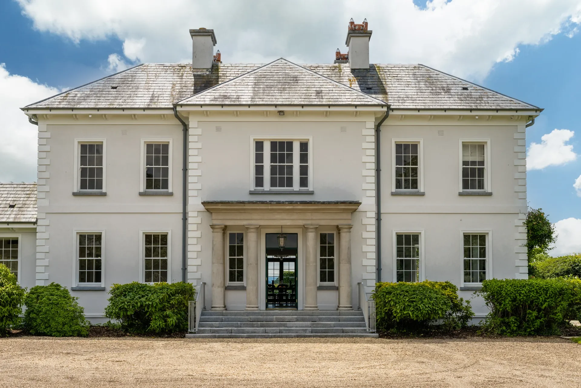 Exterior photo 2