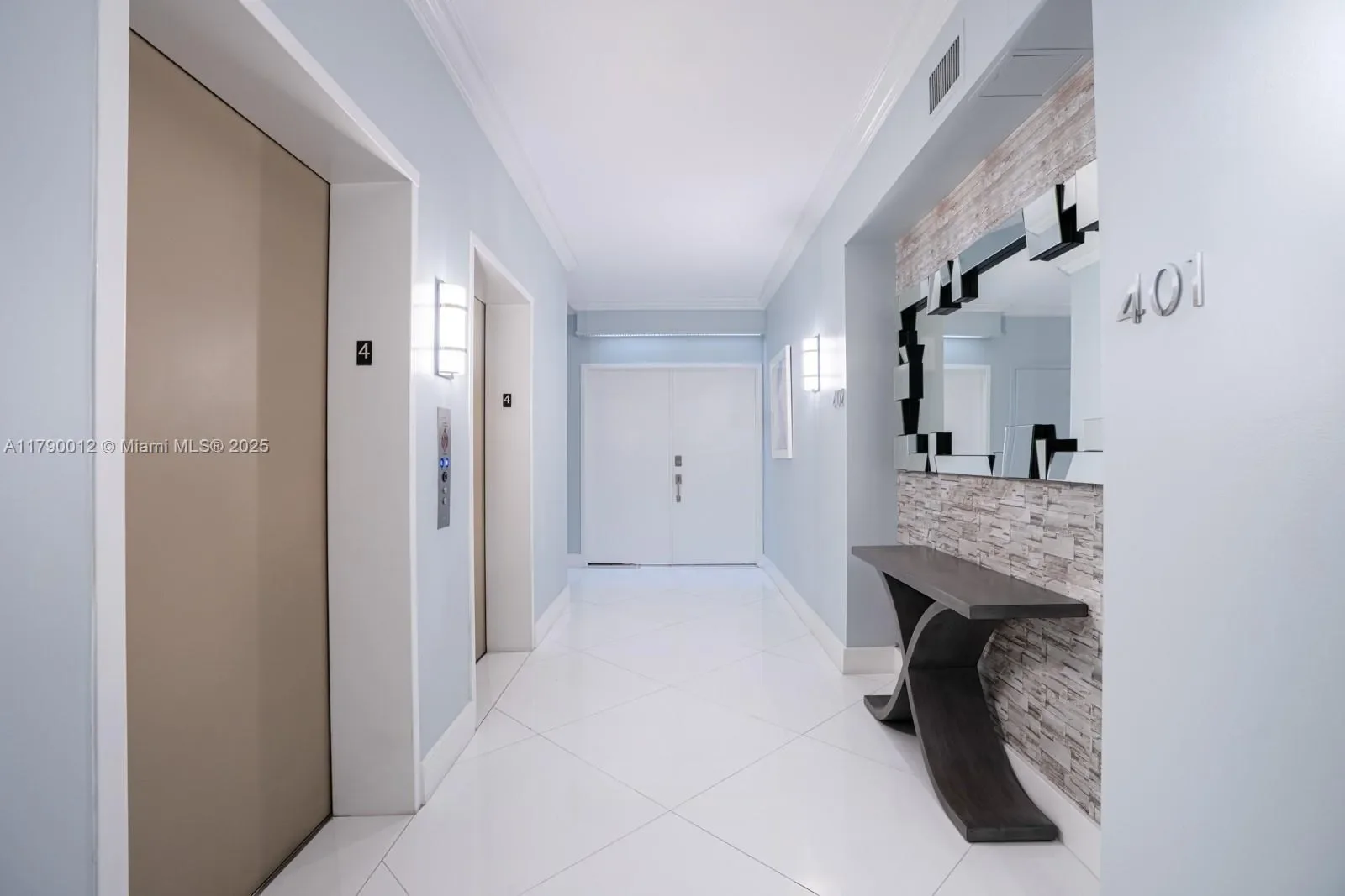 300 S Pointe Dr, Miami Beach, Florida, United States. - Photo 1