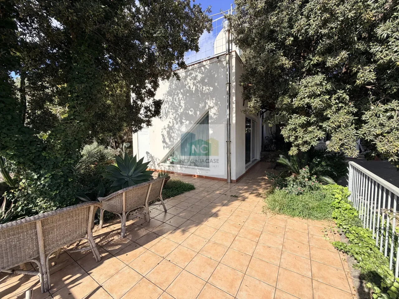 Exterior photo 10
