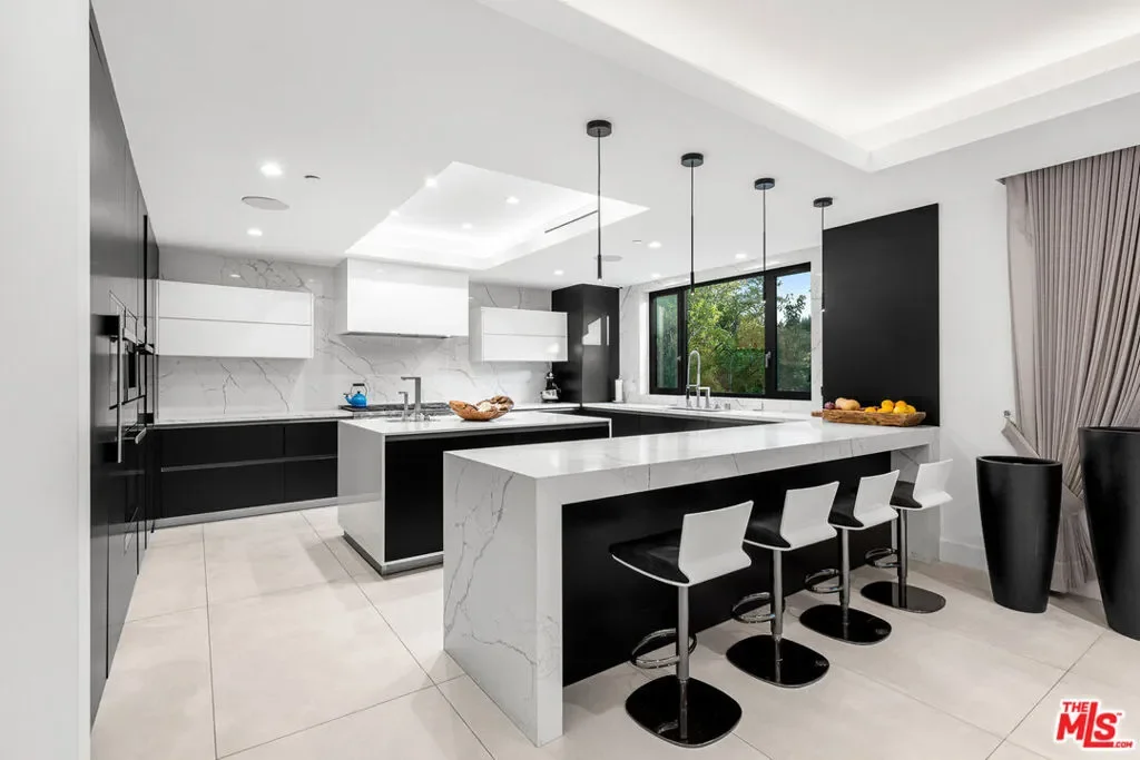 13524 D'Este Drive, Los Angeles, California, United States. - Photo 4