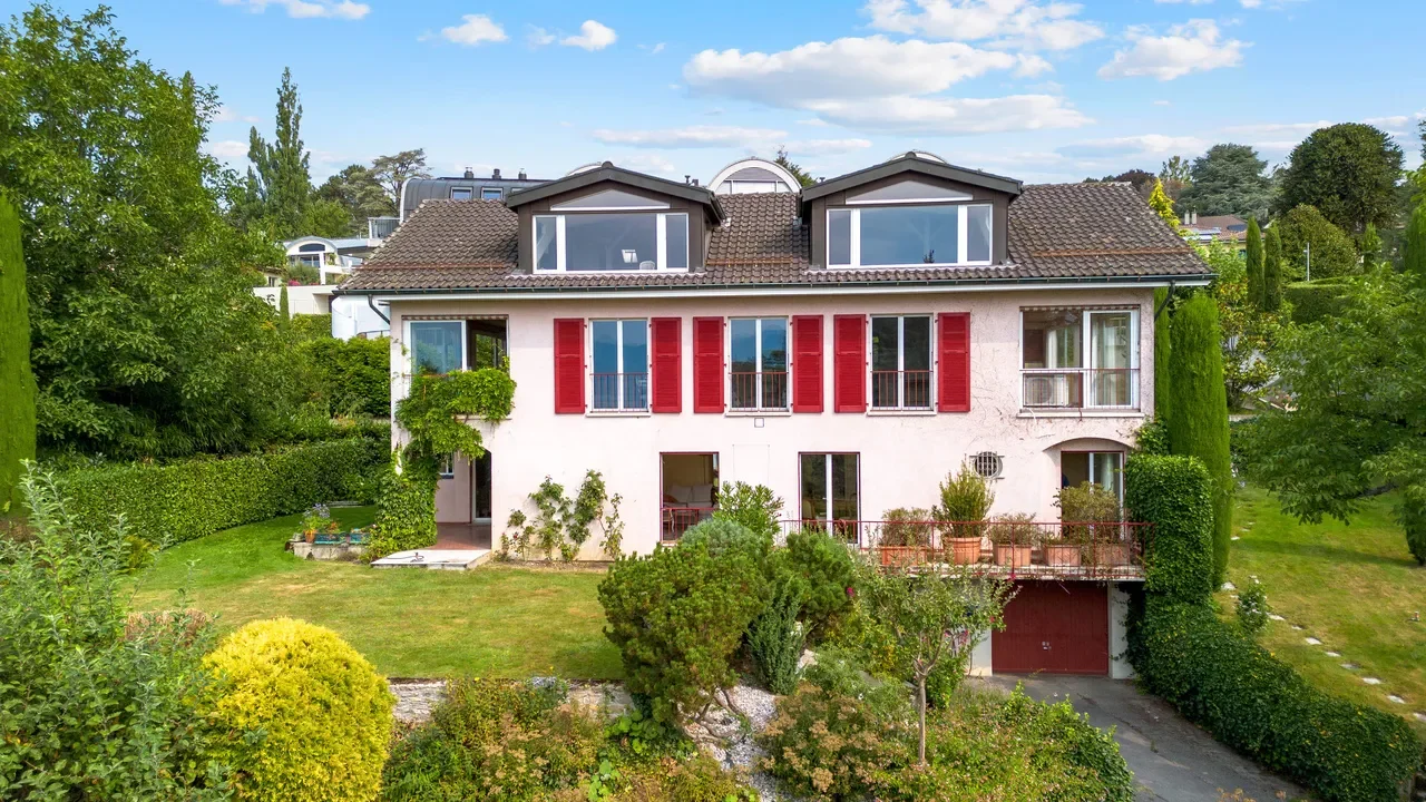 Exterior photo 4