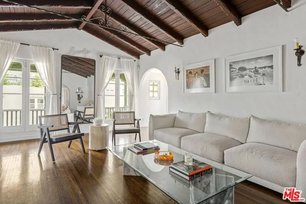 8210 Willoughby Avenue, Los Angeles, California, United States. - Photo 14