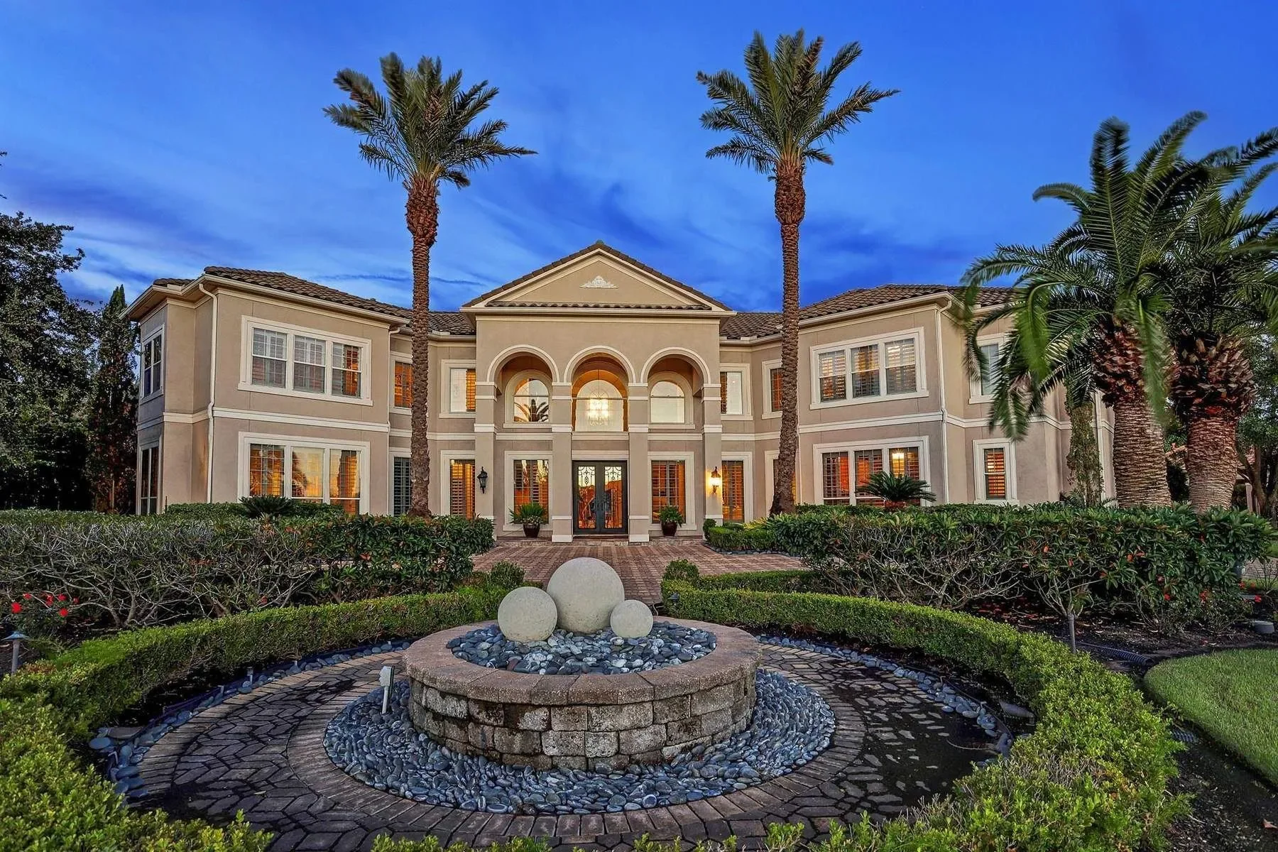 Exterior photo 1
