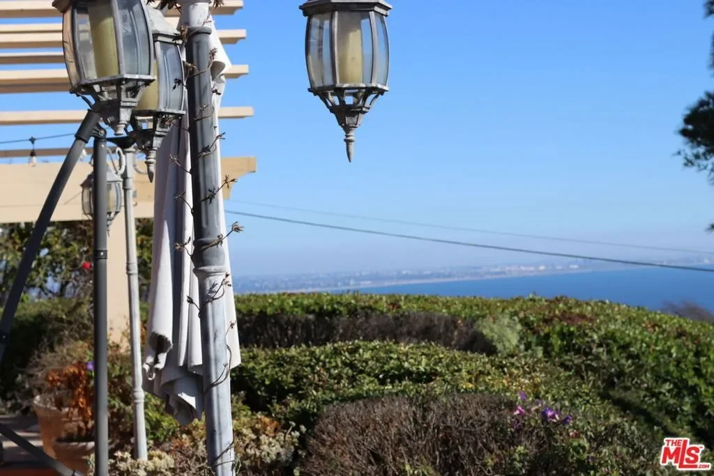 20776 Big Rock Drive, Malibu, California, United States. - Photo 7