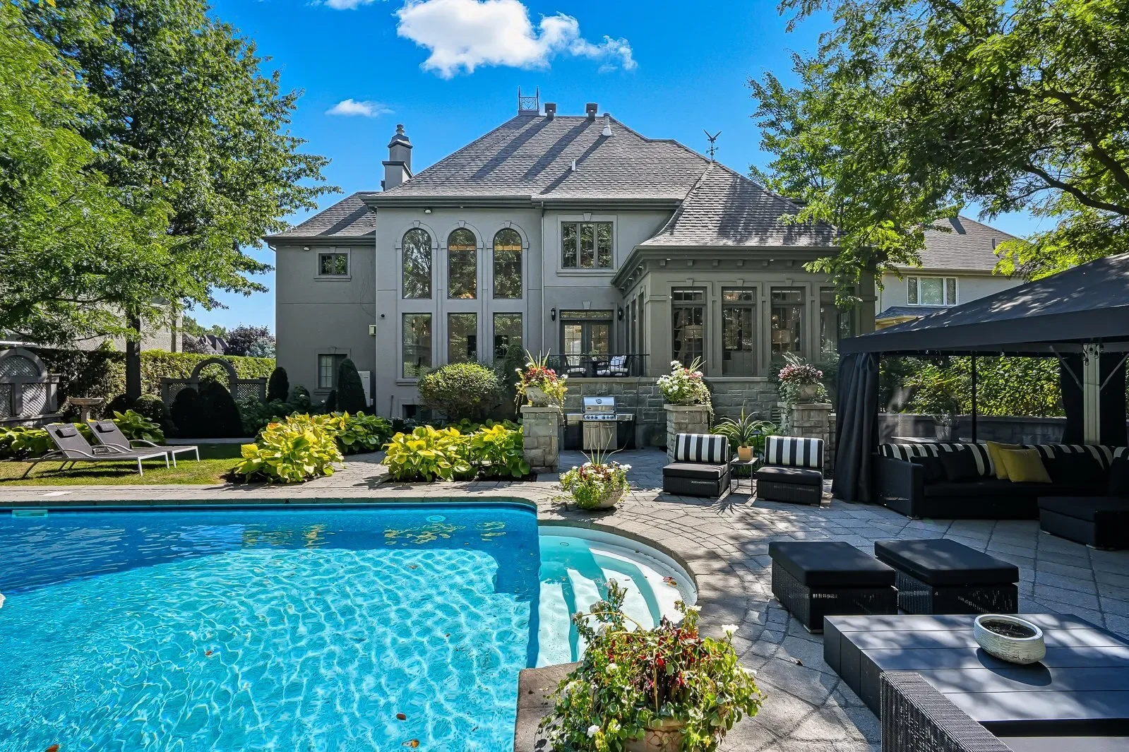 Exterior photo 10