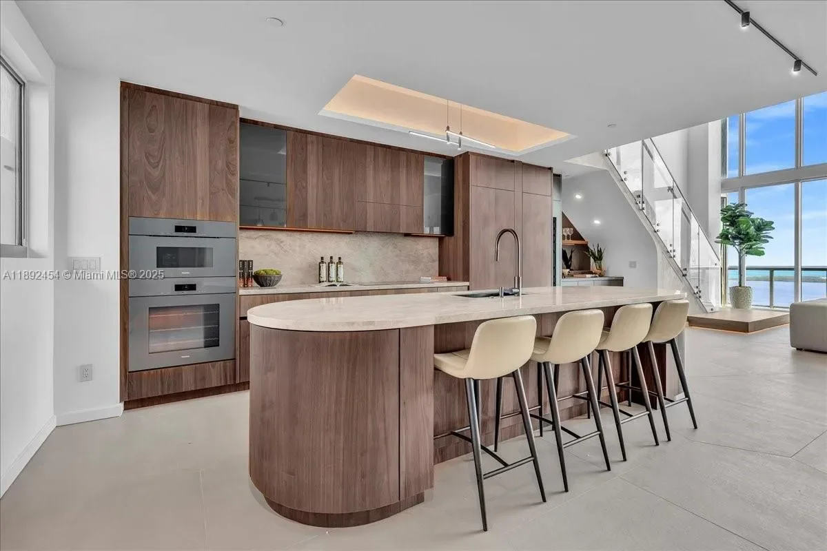 888 Biscayne Blvd #PH 5704, Miami, FL 33132, Miami, Florida, United States. - Photo 20