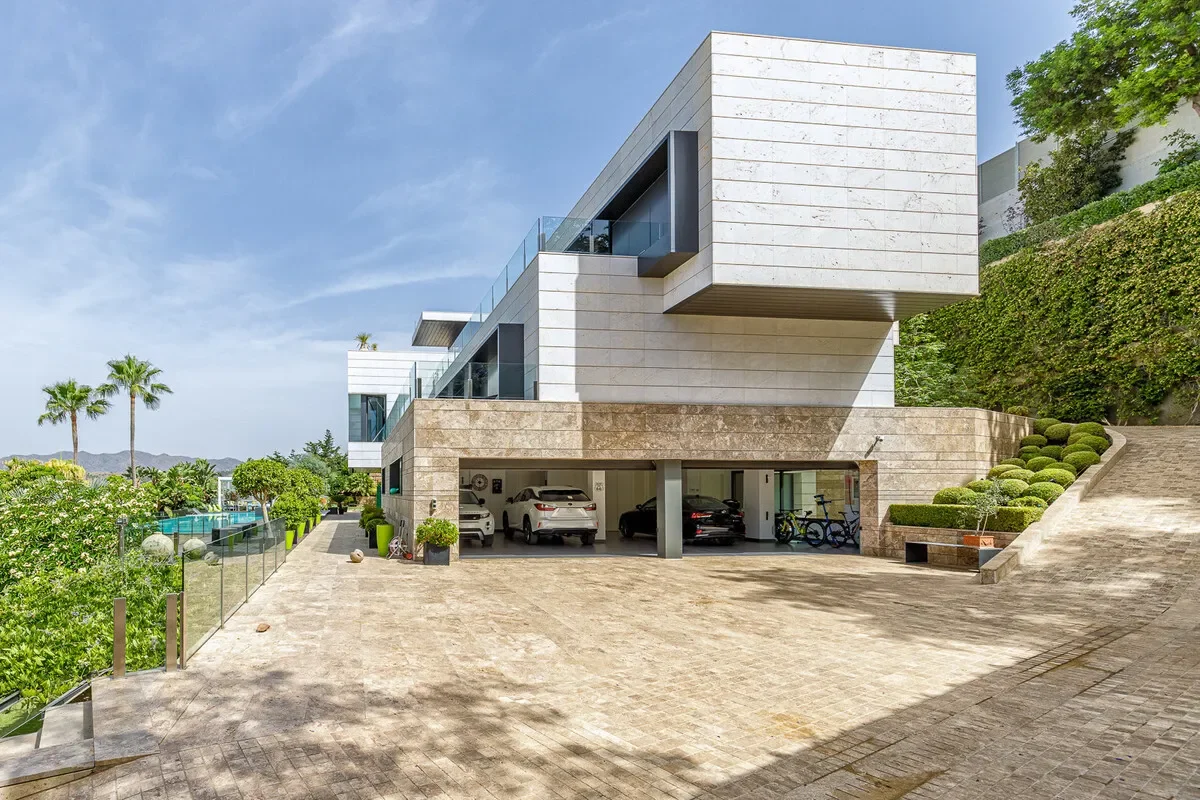 Exterior photo 12