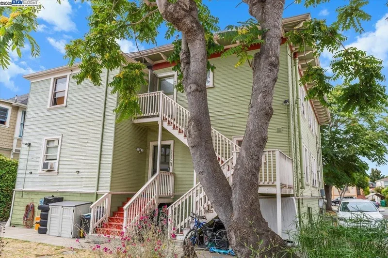 954 Park St, Alameda, California, United States. - Photo 2