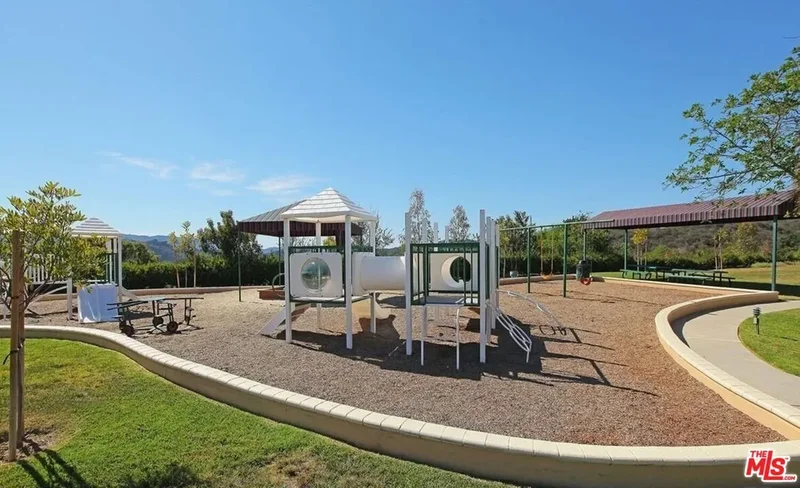 16864 Calle Bellevista, Los Angeles, California, United States. - Photo 13