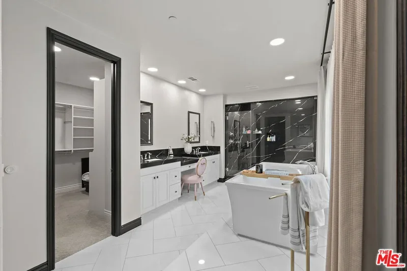 55 Suede, Irvine, California, United States. - Photo 34