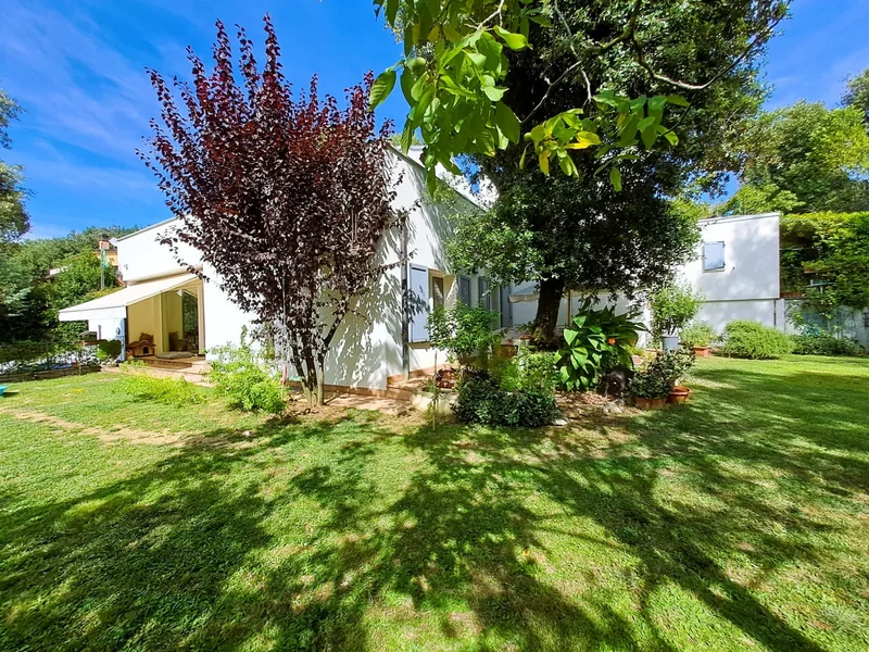 Beautiful modern villa on the Trasimeno hills
