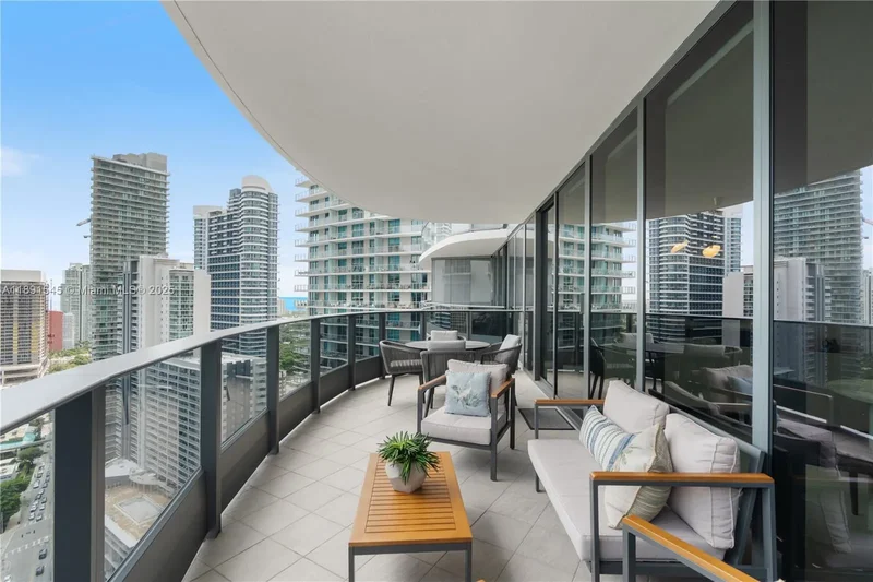 1000 Brickell Plz 3401, Miami, Florida, United States. - Photo 15