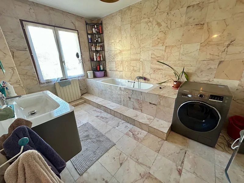 Poissy, Île-de-France, France. - Photo 10
