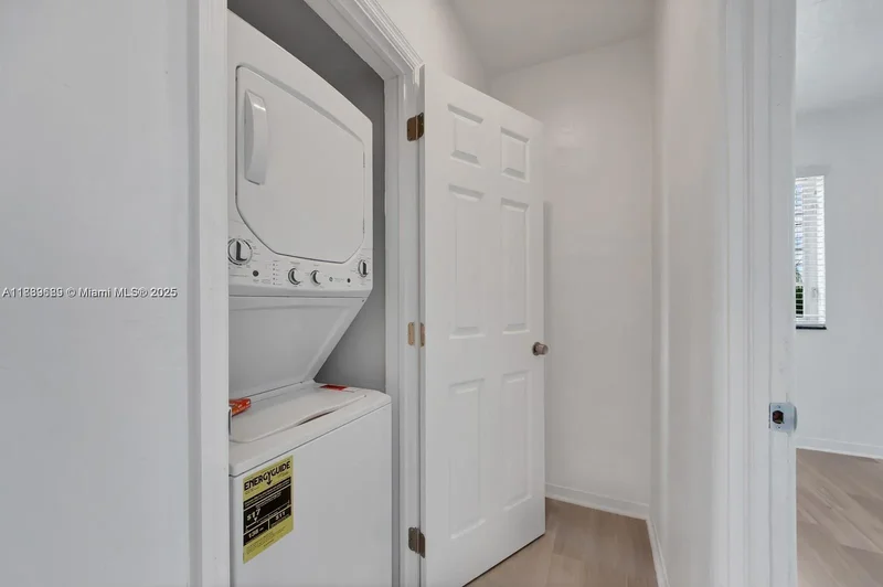 570 NE 68th St, Miami, Florida, United States. - Photo 8