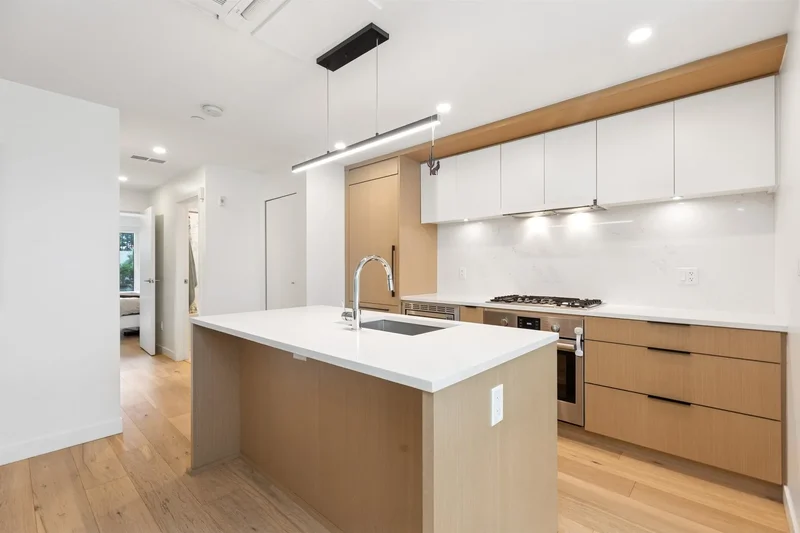 649 E 3rd Street 106, North Vancouver, British Columbia, Canada. - Photo 9