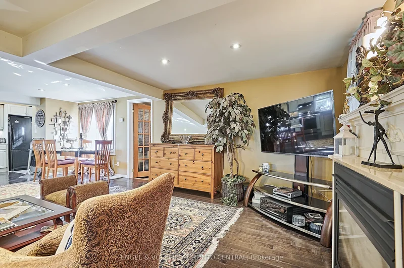 5907/5901 Lakeshore Road, Whitchurch-Stouffville, Ontario, Canada. - Photo 15