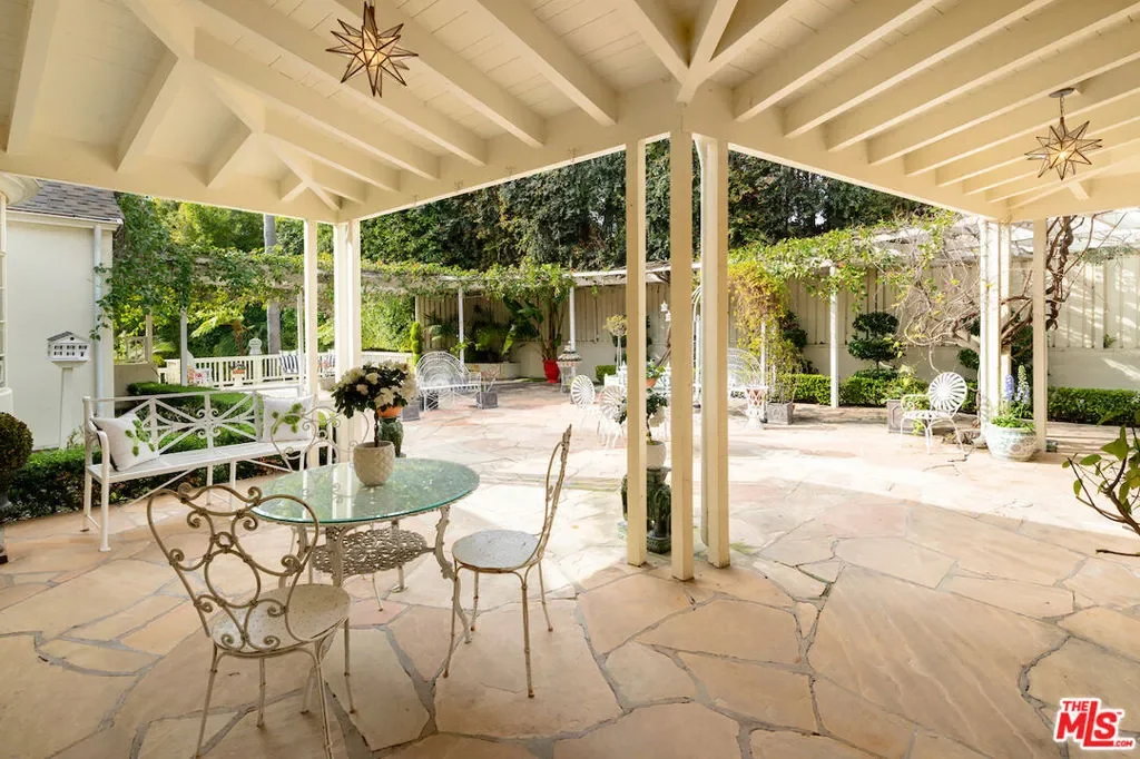 601 Woodruff Avenue, Los Angeles, California, United States. - Photo 4