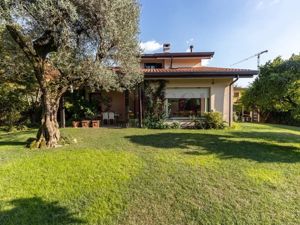 Via S. Pellico, Arcore, Lombardy, Italy. - Photo 11