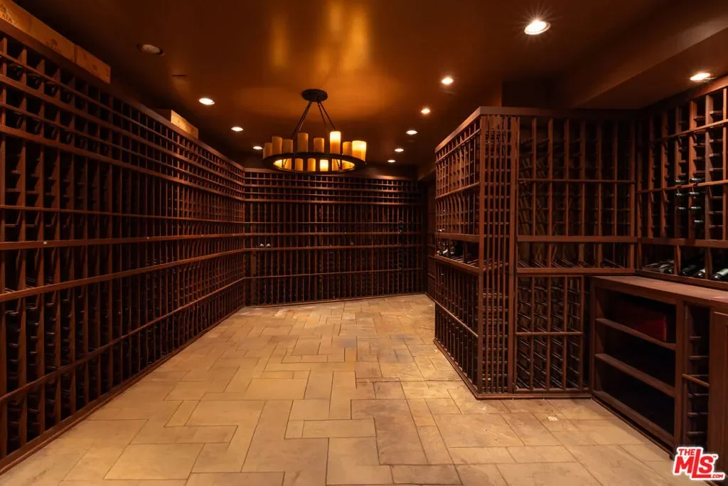 13355 Mulholland Drive, Beverly Hills, California, United States. - Photo 6