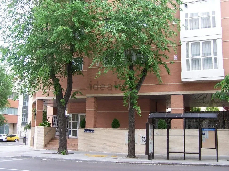 Exterior photo 5
