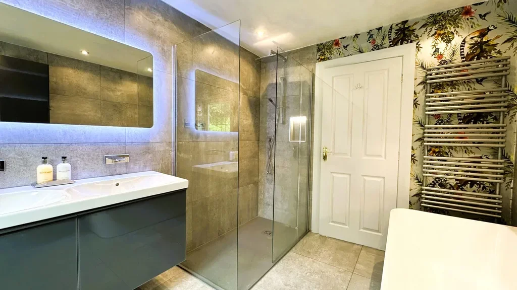 Hall  Drive, Bramhope, Bramhope, England, United Kingdom. - Photo 13