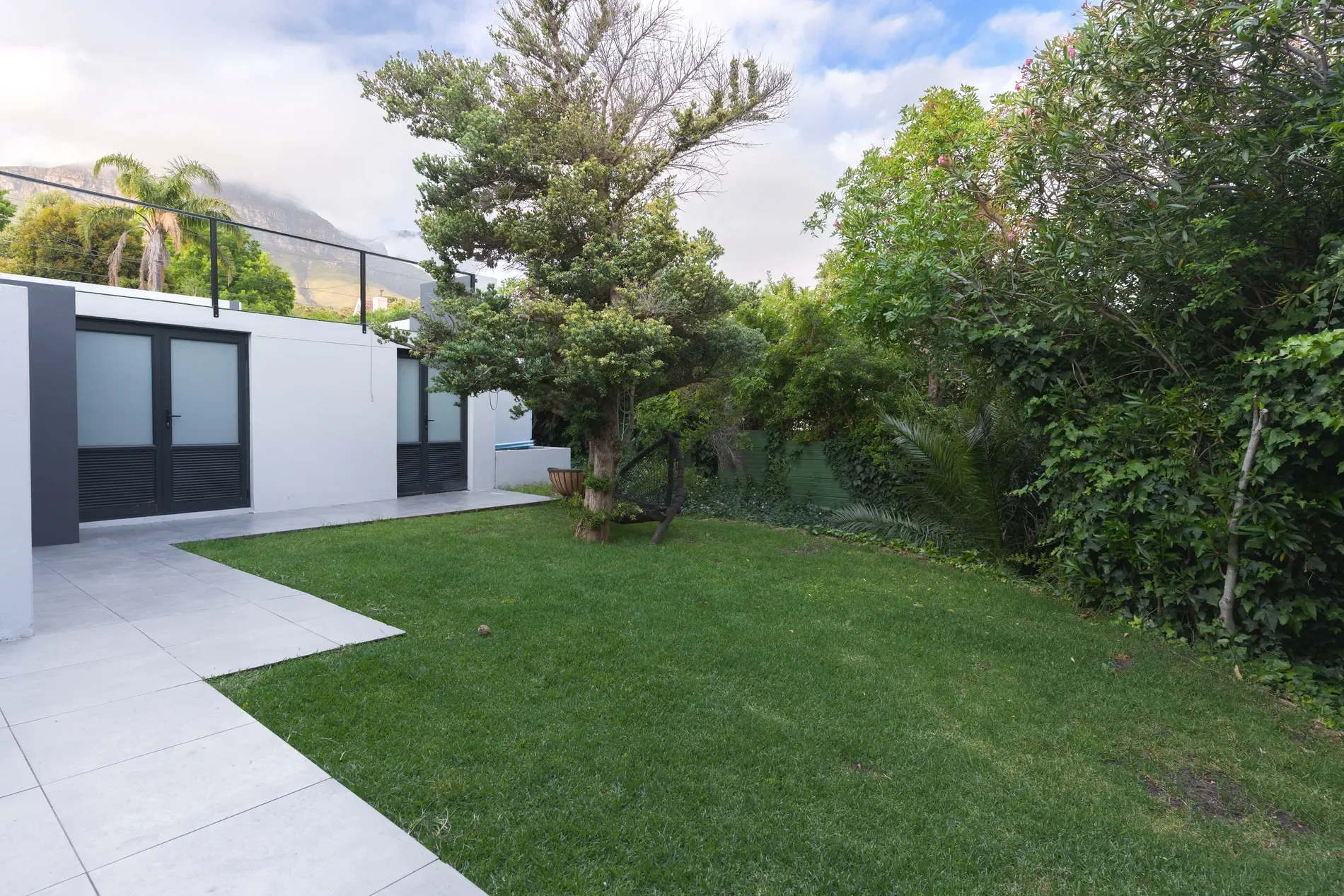 Exterior photo 11