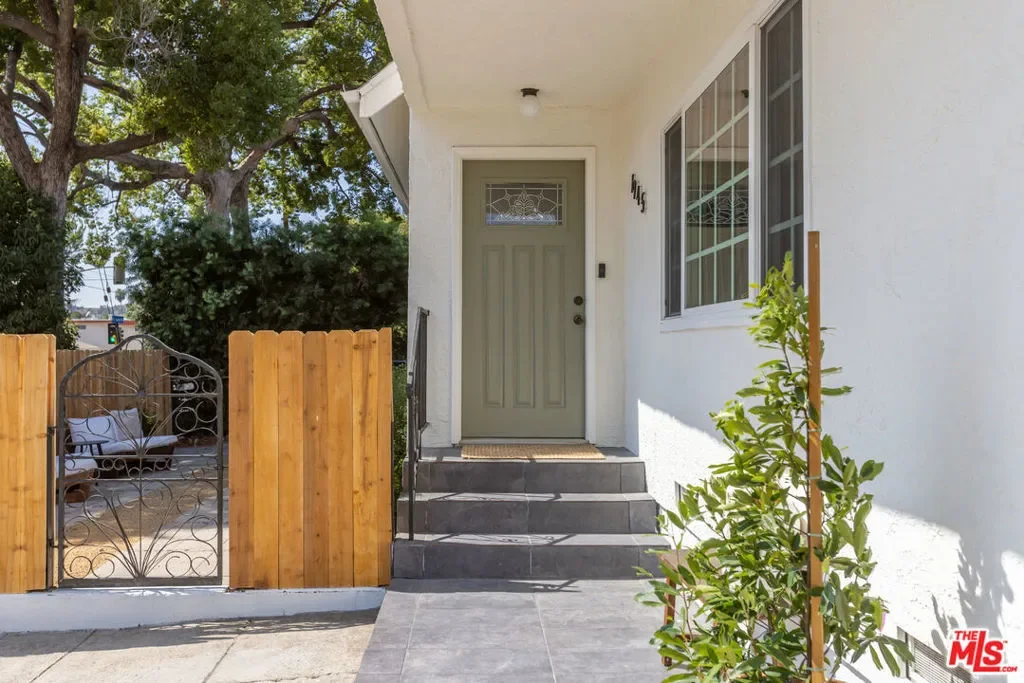 1945 Yosemite Drive, Los Angeles, California, United States. - Photo 21