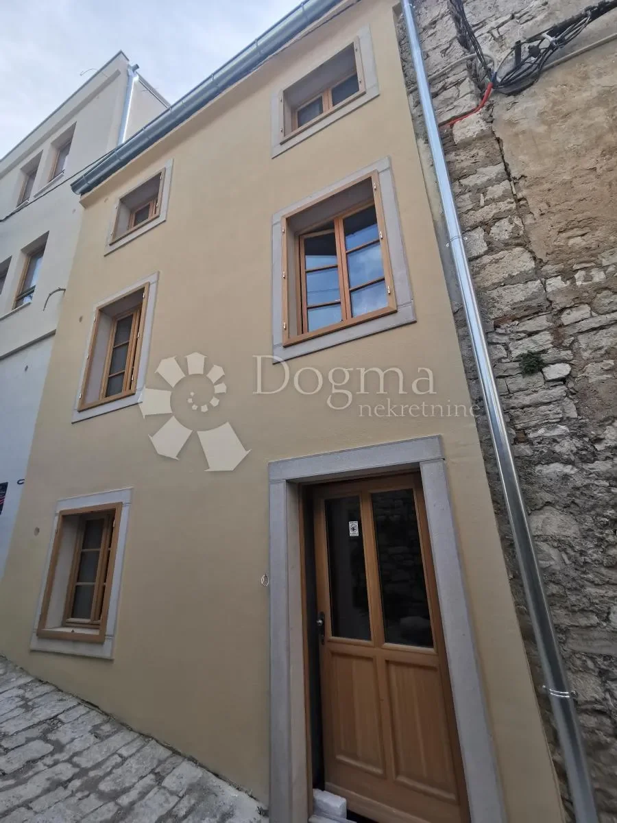 Exterior photo 1