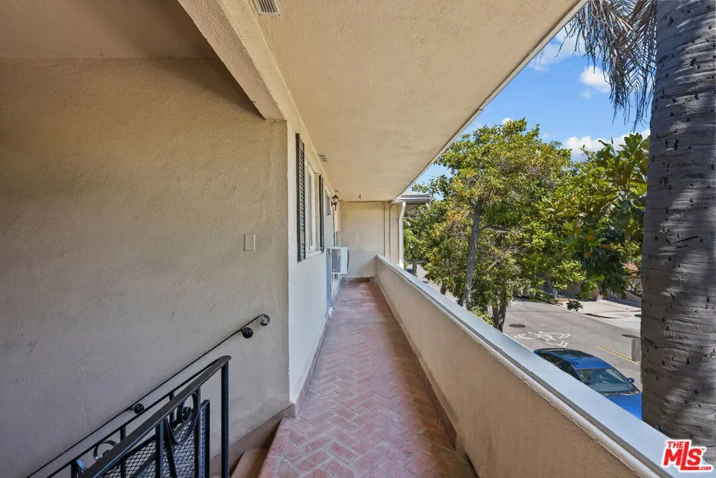 272 S Doheny Drive 1, Beverly Hills, California, United States. - Photo 18