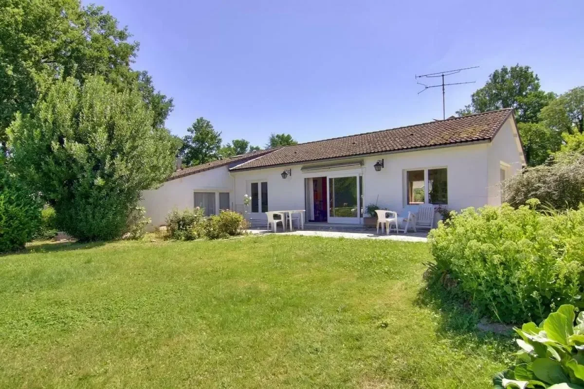 Brannay, Bourgogne-Franche-Comté, France. - Photo 15