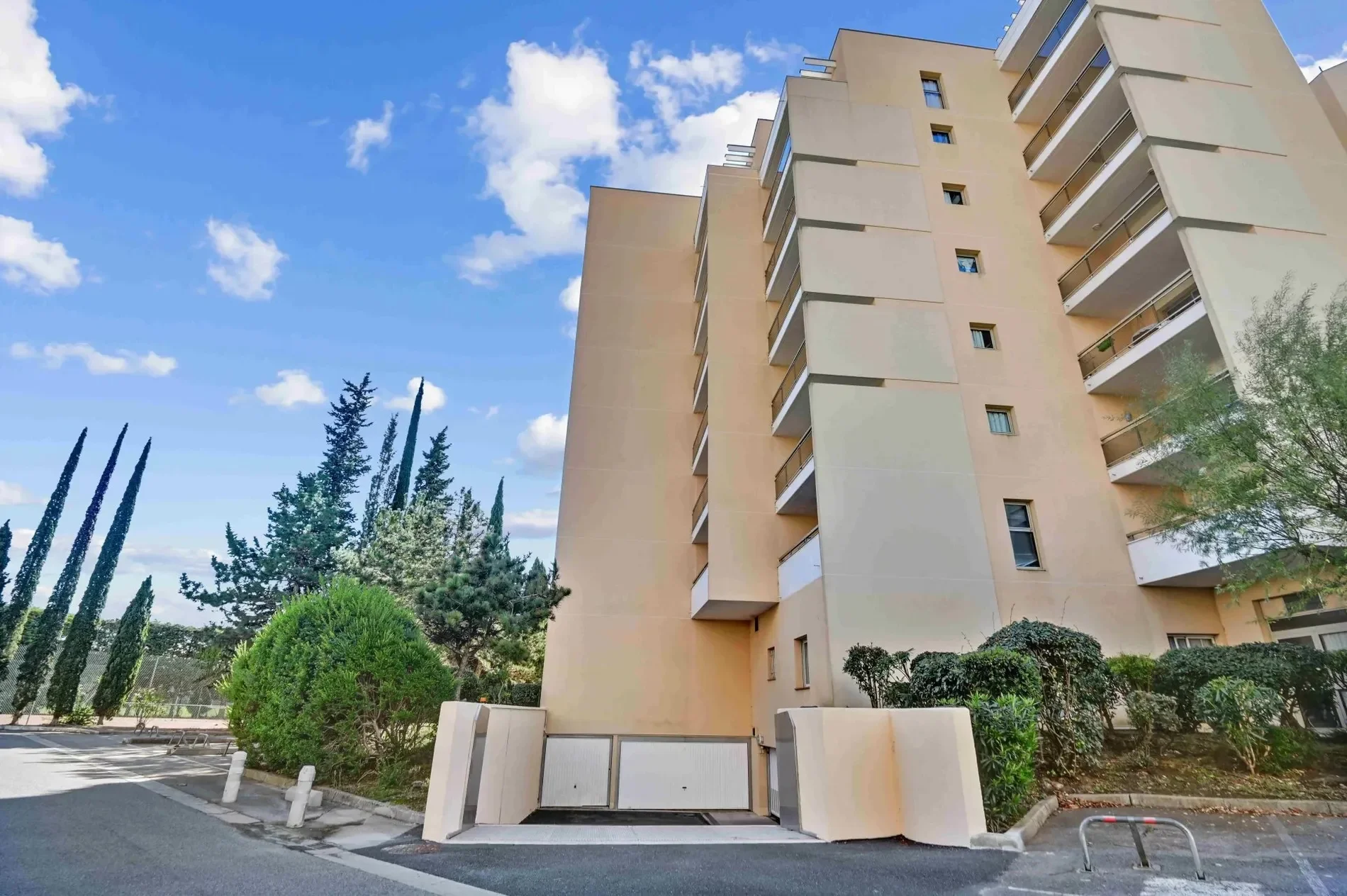 Exterior photo 10