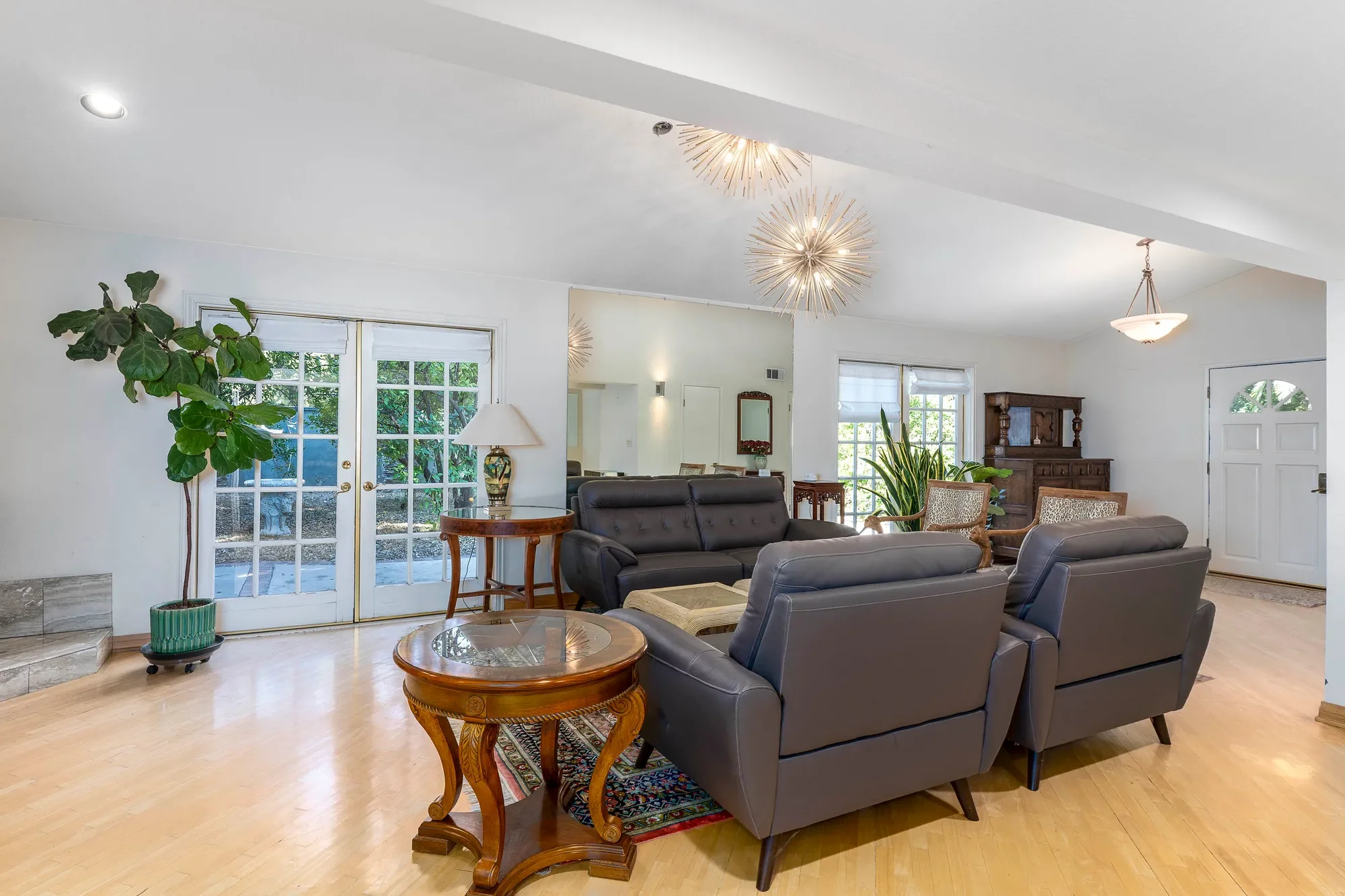 5828 Calvin Avenue, Tarzana, CA 91356, Los Angeles, California, United States. - Photo 27