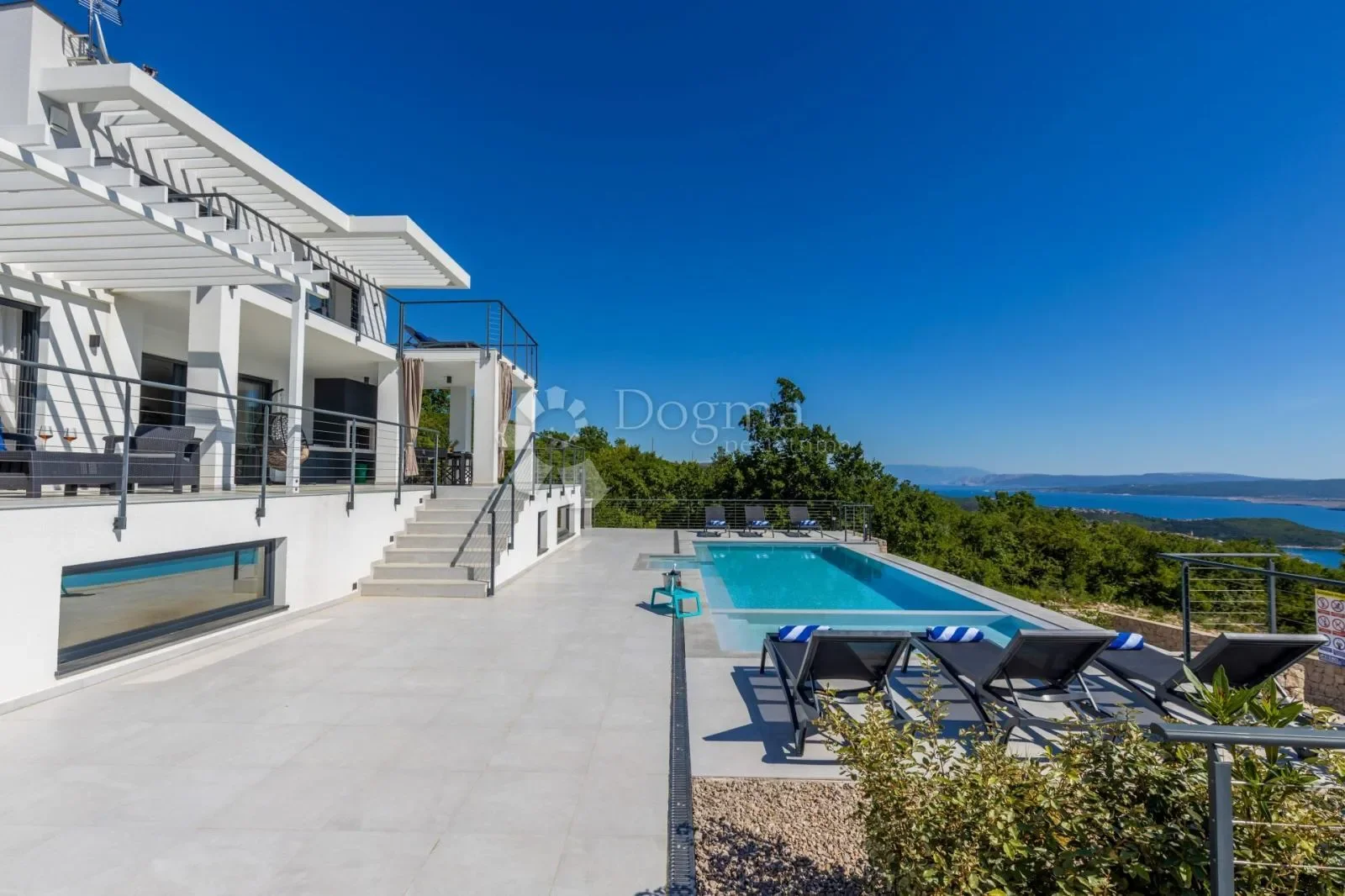 Exterior photo 11