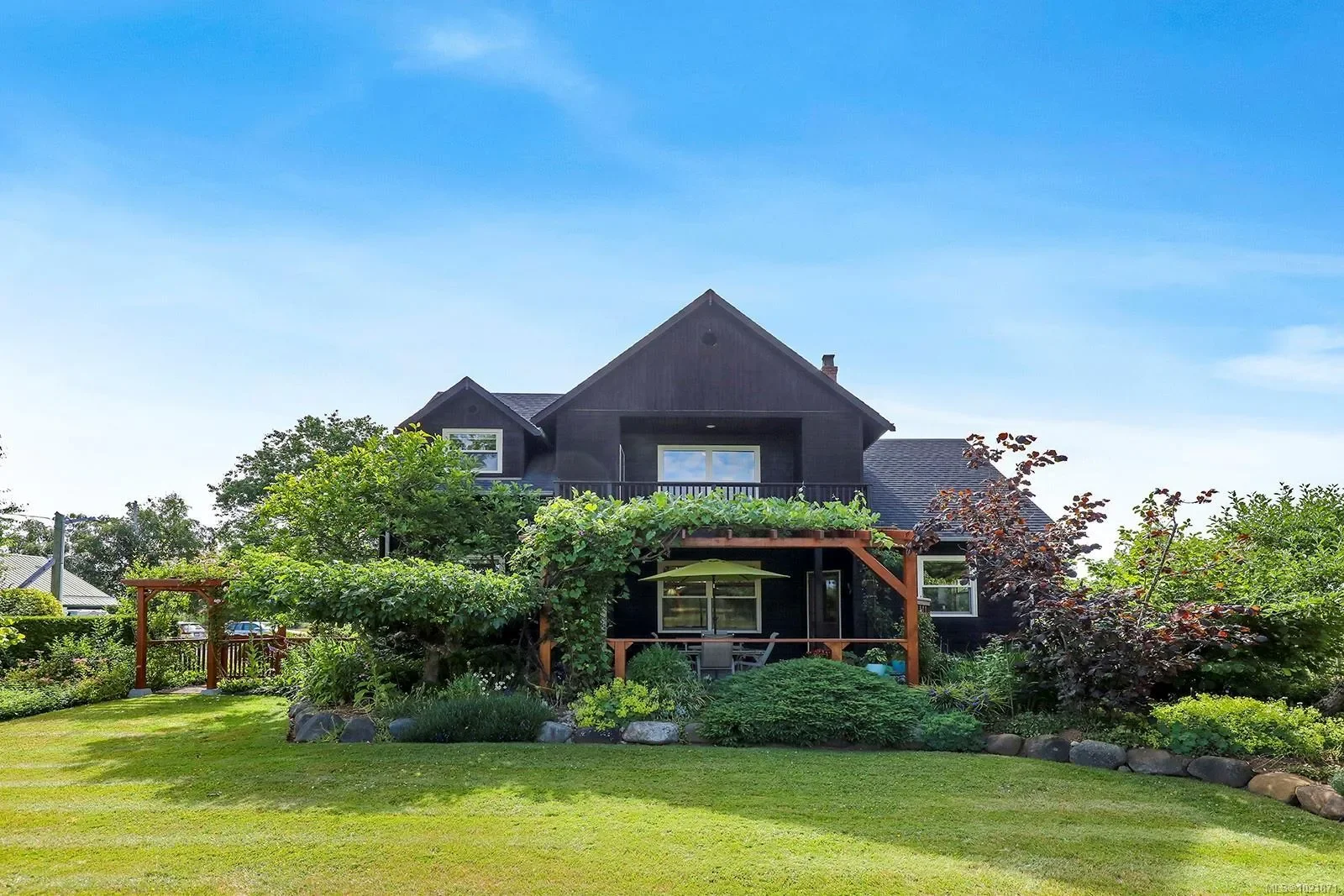 Exterior photo 9