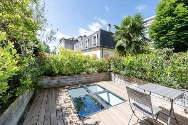 Neuilly-sur-Seine, Île-de-France, France. - Photo 13